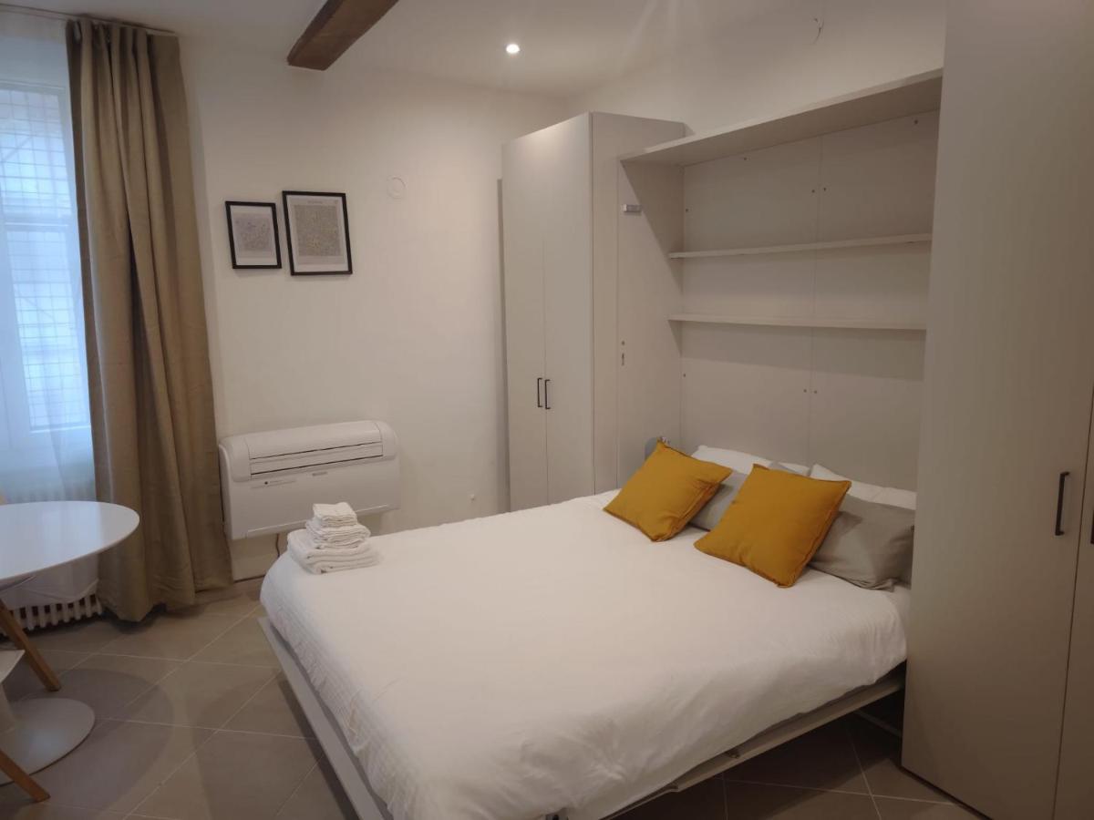 Guazzo Apartment - Self Check-In Parma Bagian luar foto