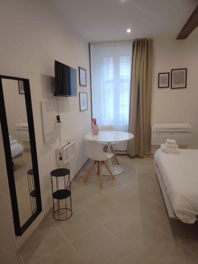 Guazzo Apartment - Self Check-In Parma Bagian luar foto