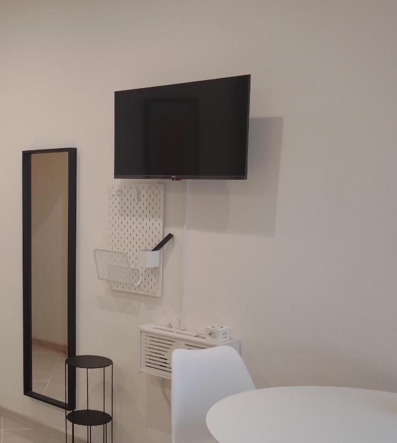 Guazzo Apartment - Self Check-In Parma Bagian luar foto